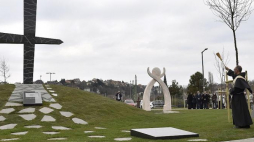 Uroczyste odsłonięcie i poświęcenie pomnika "Memento-Smoleńsk" w Budapeszcie. Fot. PAP/EPA