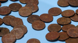 Siemnastowieczne, rosyjskie monety przekazane przez Izbę Administracji Skarbowej dla muzeum. Fot. PAP/A. Reszko