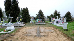 Pozostałość po pomniku ku czci bojowników UPA na cmentarzu gminnym w Hruszowicach, który został rozebrany za zgodą władz gminy Stubno. Monument postawiono w 1994 roku. Upamiętniał 14 członków UPA z kurenia „Żelaźniaka”, którzy zginęli w walce z wojskiem polskim w pobliżu Hruszowic w 1946 roku. Fot. PAP/D. Delmanowicz