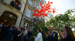 Marszałek Senatu Stanisław Karczewski, senator PiS Antoni Szymański podczas spotkania z przedstawicielami organizacji polonijnych w ambasadzie polskiej w Brukseli. (awa) PAP/Marcin Obara