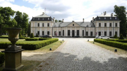 Zabytkowy pałac w Sieniawie. Fot. PAP/D. Delmanowicz