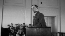 Rtm. Witold Pilecki podczas procesu przed Wojskowym Sądem Rejonowym w Warszawie. 1948 r. Fot. PAP/CAF