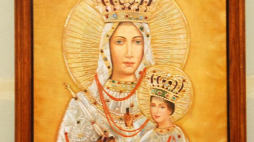 Obraz Matki Bożej Różanostockiej. Źródło: Wikimedia Commons