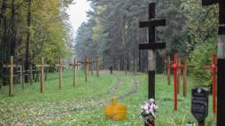 Uroczysko na skraju Mińska na Białorusi, w którym odkryte zostały masowe groby ludzi rozstrzelanych przez NKWD w latach 1937–1941. Fot.  PAP/W. Pacewicz