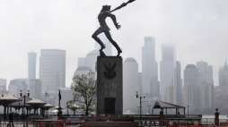  Pomnik Katyński w Jersey City. Fot. PAP/R. Pietruszka