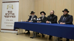  (P-L) Rabin Szalom Ber Stambler, rabin Menachem Margolin, rabin Binyomin Jacobs i rabin Ari Goldberg podczas konferencji Rady Rabinów z Rabbinical Center of Europe. Fot.  PAP/J. Kamiński