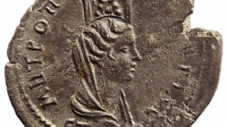 Rewers odkrytej w Apsaros tridrachmy Julii Domny z mennicy w Cezarei kapadockiej. Fot. P. Jaworski)