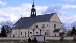 Kościół p.w. Nawiedzenia Najświętszej Maryi Panny w Ostrołęce. Źródło: Wikimedia Commons