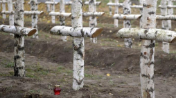 Mościska, Ukraina. Cmentarz żołnierzy Wojska Polskiego. Pochowano tu 100 żołnierzy poległych w walkach o Lwów we wrześniu 1939 r. Fot. PAP/D. Delmanowicz