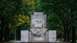 Pomnik Wdzięczności Żołnierzom Armii Radzieckiej w Parku Skaryszewskim w Warszawie. Fot. PAP/M. Obara