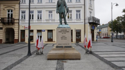 Pomnik Marszałka Józefa Piłsudskiego w Suwałkach. 2017 r. Fot. PAP/A. Reszko