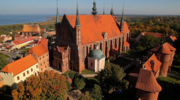 Panorama Wzgórza Katedralnego we Fromborku. Fot. PAP/T. Waszczuk