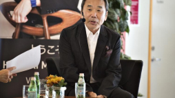 Pisarz Haruki Murakami, 2016 r. Fot. PAP/EPA