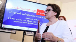 Minister edukacji Anna Zalewska podczas briefingu prasowego pt. "Nowy rok szkolny 2018/2019 – kolejny etap wprowadzania reformy edukacji" w siedzibie MEN. PAP/Tomasz Gzell