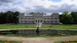 Pałac Ogińskich w Płungianach. Źródło: Wikimedia Commons