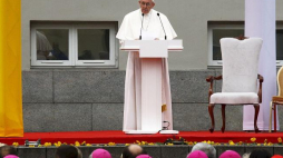 Papież Franciszek podczas ceremonii w Pałacu Prezydenckim w Wilnie. 22.09.2018. Fot. PAP/EPA