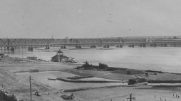 Most im. Legionów Piłsudskiego na Wiśle w Płocku. Fot. NAC