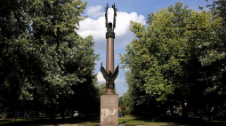 Pomnik 1. Dywizji Pancernej gen. Stanisława Maczka w Warszawie. Fot. PAP/T. Gzell