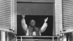 Jan Paweł II - po wyborze na papieża. Fot. PAP/CAF