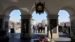 Uroczystości upamiętniające 75. rocznicę bitwy pod Lenino przed Grobem Nieznanego Żołnierza w Warszawie. Fot. PAP/T. Gzell