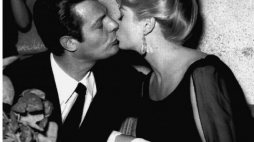 Marcello Mastroiani i Anita Ekberg w filmie z 1960 roku "La dolce vita". Fot. PAP/EPA