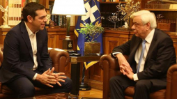 Prezydent Grecji Prokopis Pawlopulos i grecki premier Aleksis Cipras. Fot. PAP/EPA