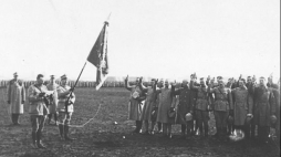 Polski obóz wojskowy w La Mandria pod Turynem - uroczystość zaprzysiężenia 200 oficerów. 02.12.1918. Fot. NAC