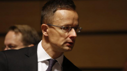  Peter Szijjarto, węgierski minister spraw zagranicznych. Fot. PAP/EPA/J. Warnand