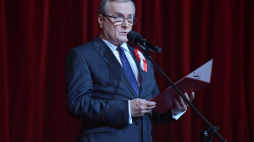 Wicepremier, minister kultury i dziedzictwa narodowego Piotr Gliński przemawia przed rozpoczęciem projekcji. Fot. PAP/M. Obara