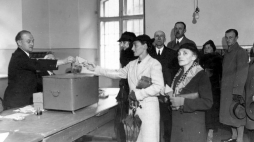 Głosowanie w wyborach do Sejmu. Kraków, 1935 r. Fot. NAC