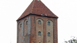 Wieża zamku w Przezmarku. Źródło: Wikimedia Commons