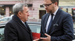 Wiceszef MSZ Bartosz Cichocki (P) i ambasador Ukrainy w Polsce Andrij Deszczyca. 11.2018. Fot. PAP/P. Nowak