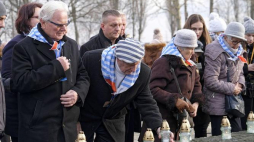 Uroczystości przy Pomniku Ofiar na terenie b. niemieckiego, nazistowskiego obozu Auschwitz II-Birkenau podczas obchodów 74. rocznicy wyzwolenia KL Auschwitz. Fot. PAP/A. Grygiel