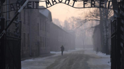Oświęcim. Brama byłego obozu Auschwitz I. Fot. PAP/A. Grygiel