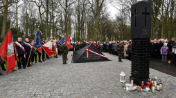 Uroczystość odsłonięcia Pomnika Ofiar Nacjonalistów Ukraińskich 1939-1947 na Cmentarzu Centralnym w Szczecinie. Fot. PAP/M. Bielecki