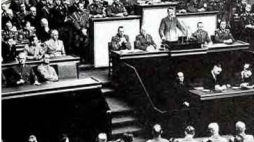 A. Hitler przemawia w Reichstagu 28 kwietnia 1939 r. Źródło: Wikimedia Commons