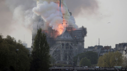 Pożar w paryskiej katedrze Notre Dame. Fot. PAP/EPA
