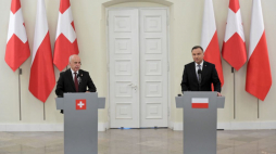 Prezydent RP Andrzej Duda (P) i prezydent Szwajcarii Ueli Maurer (L) podczas wspólnej konferencji prasowej. Fot. PAP/R. Pietruszka