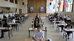 Sesja egzaminacyjna międzynarodowej matury w III Liceum Ogólnokształcącym im. Marynarki Wojennej RP w Gdyni, 2013 r. Fot. PAP/P. Wittman