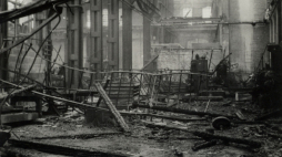 Hala po pożarze w 1949 r. Źródło: IPN