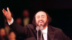 Warszawa, 4.10.1995. Koncert Luciano Pavarottiego w Sali Kongresowej PKiN. Fot. PAP/P. Kopczyński