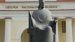 Pomnik króla Mendoga w Wilnie. Fot. PAP/J. Undro