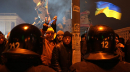 Protesty zwolenników zacieśnienia więzi z UE na ulicach Kijowa. fot. PAP/EPA