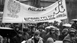 Manifestacja w rocznicę odzyskania niepodległości. Kraków, 11.11.1980. Fot. PAP/J. Ochoński