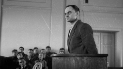 Rtm. Witold Pilecki podczas proces przed Wojskowym Sądem Rejonowym w Warszawie. 03.1948. Fot. PAP/CAF/S. Dąbrowiecki