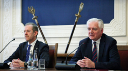 Minister nauki i szkolnictwa wyższego Jarosław Gowin (P) oraz Rektor UW prof. Marcin Pałys (L). Fot. PAP/M. Marek