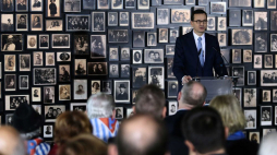 Premier Mateusz Morawiecki przemawia podczas uroczystości 10-lecia Fundacji Auschwitz-Birkenau. Fot. PAP/A. Grygiel