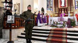 Biskup polowy WP Józef Guzdek (C-P) podczas mszy świętej w Kościele Garnizonowym w Radomiu z okazji nadchodzącej 120. rocznicy urodzin Teresy Grodzińskiej. Fot. PAP/P. Polak