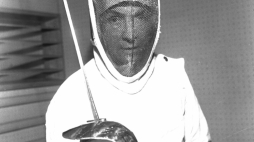 Polska, 1965. Jerzy Pawłowski, szermierz, pięciokrotny medalista igrzysk olimpijskich. Fot. PAP/M. Sokołowski