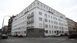Budynek byłej siedziby NKWD przy ulicy Strzeleckiej 8 w Warszawie. Fot. PAP/L. Szymański